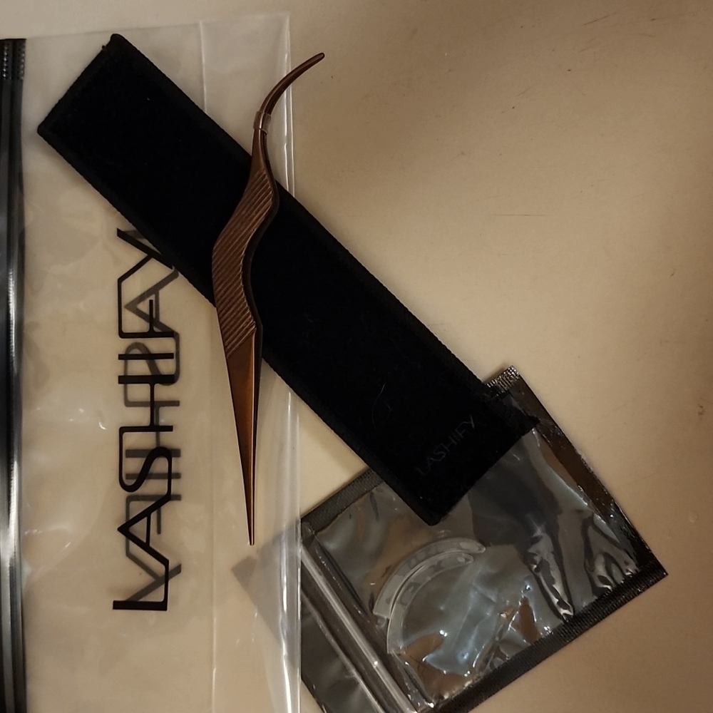 Lashify wand with wandoms